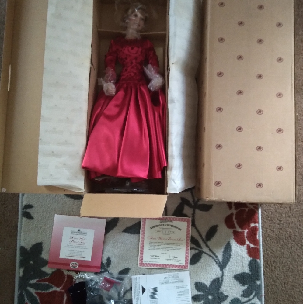 Ashton Drake Diana, World's Beloved Rose Doll